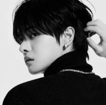 LEE LEO
